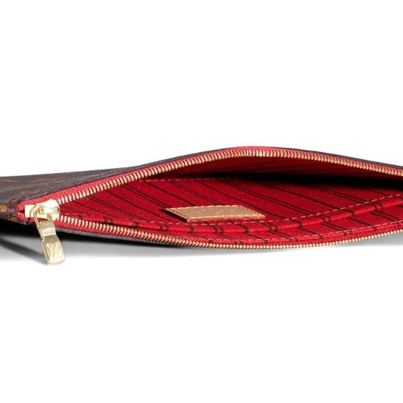 LOUIS VUITTON POUCH WITH PINK INSIDE USED LIKE NEW - Picture 3 of 4